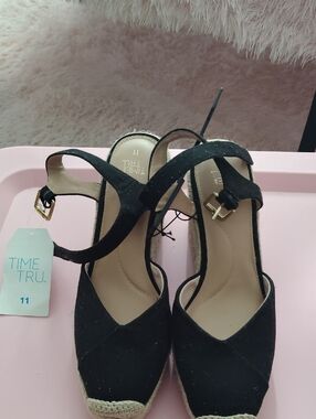 WOMENS TIME AND TRU  CLASSY KNITTED BEIGE WEDGE SHOES SIZE 11 Black NWT MRSP $23